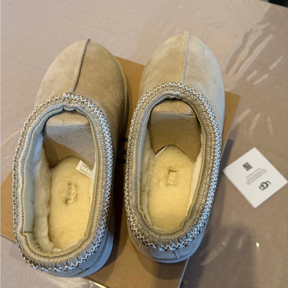 UGG Tasman Slippers Size 12 for Women’s, size 10 for Men’s Mustard seed